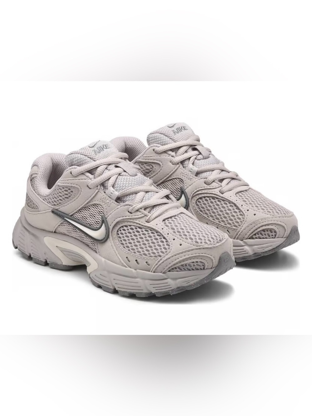 Nike V5 RNR Women's Athletic Sneakers Shoes Orewood Brown Size 7.5